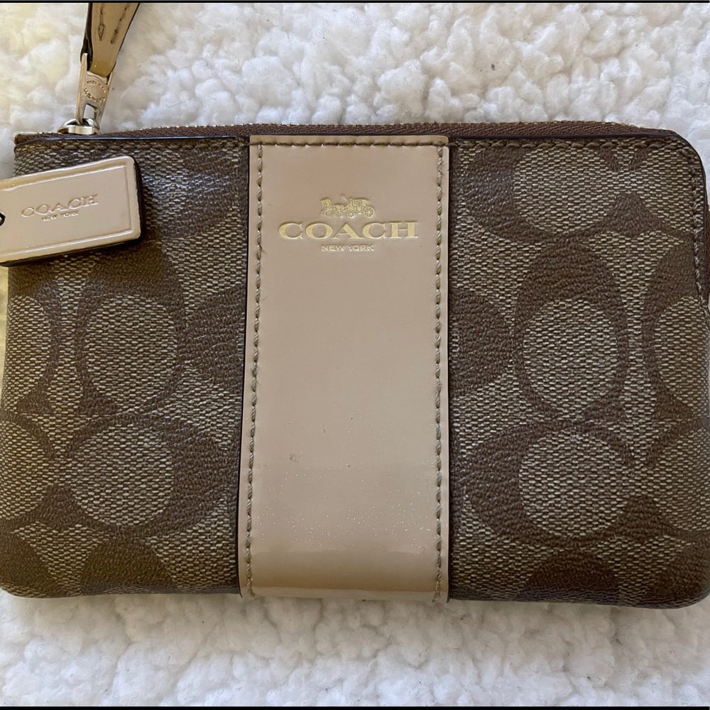 ✨SOLD✨ Coach Wristlet